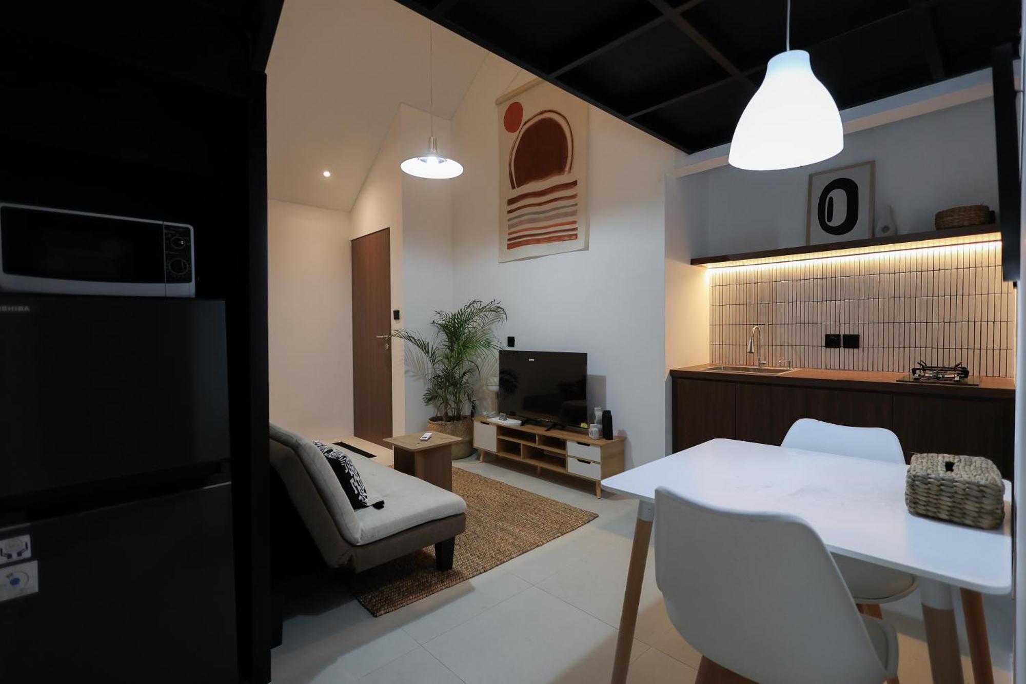 Apartemen Manu Sedap Malam *